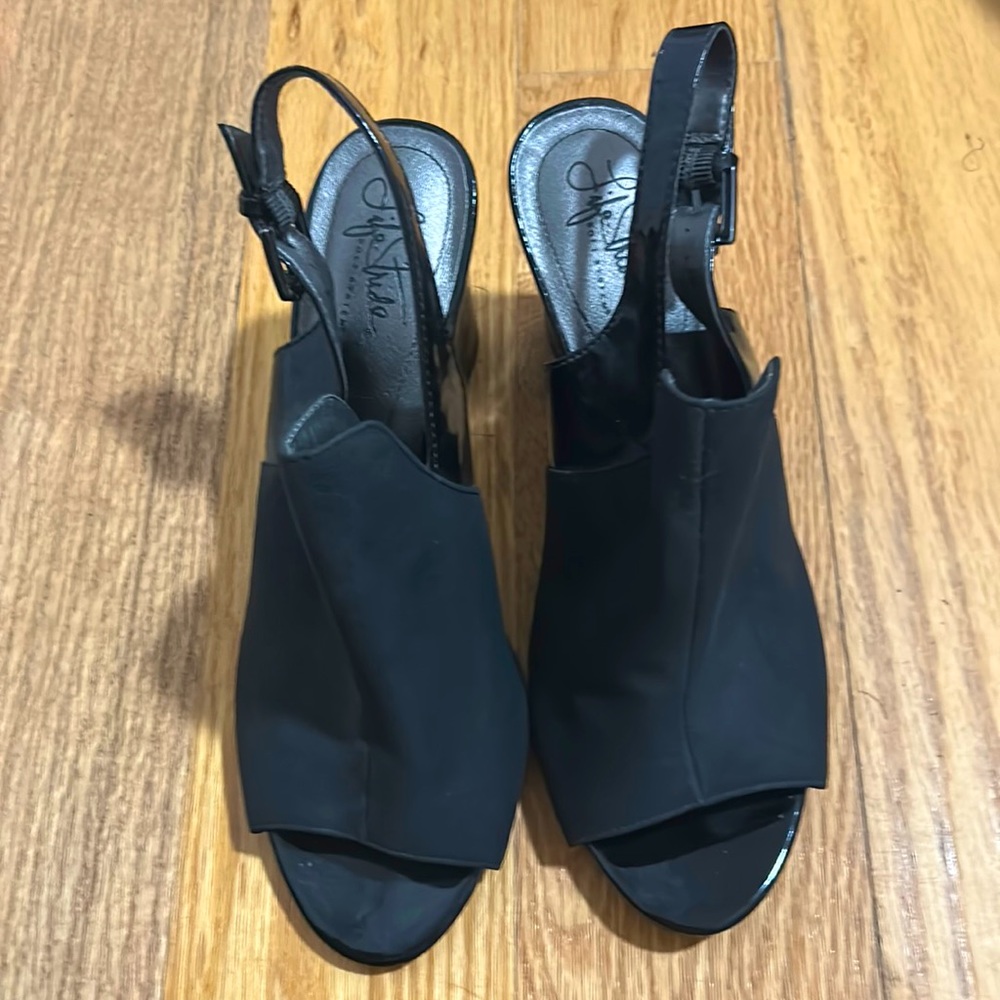 Vintage style peep toe block heel slingbacks